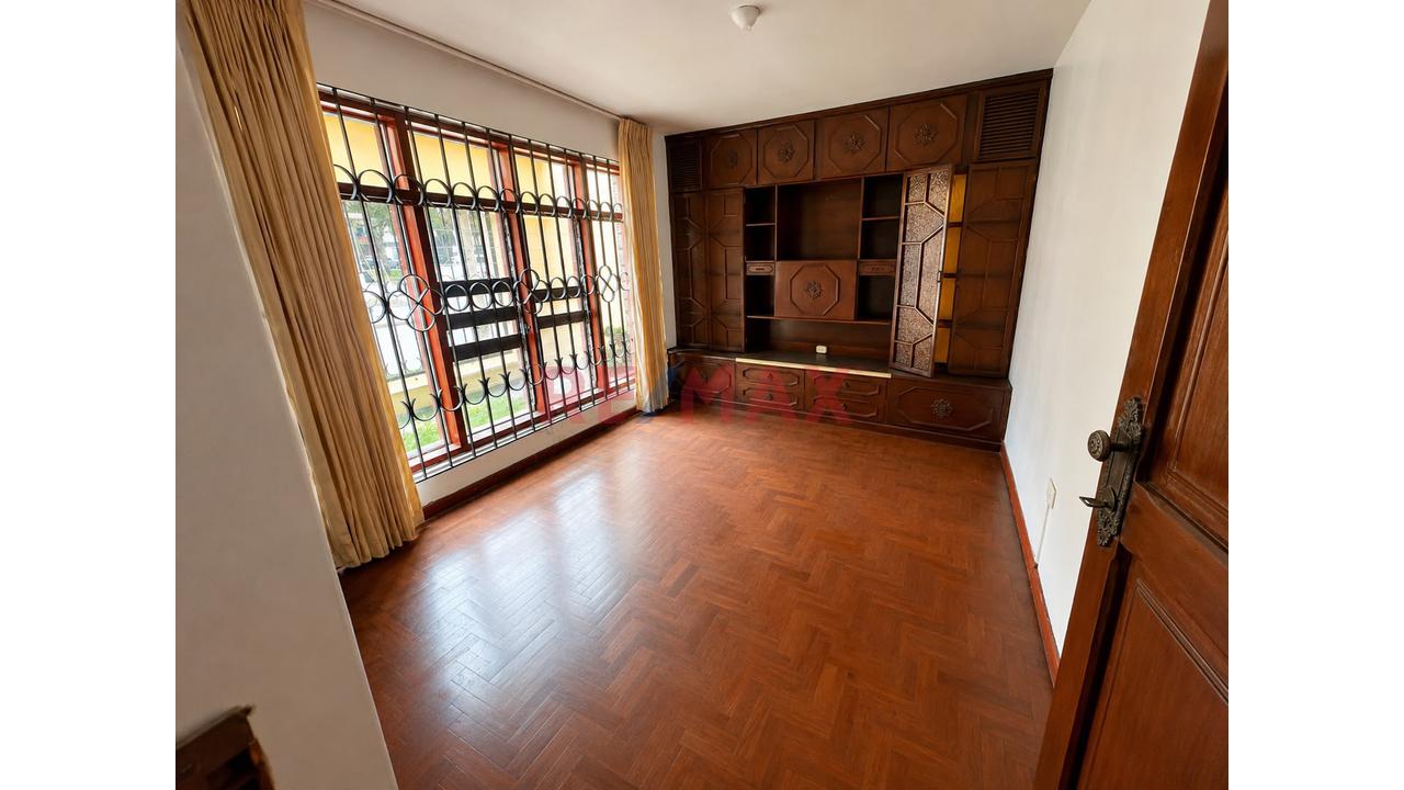 🏡 Exclusiva Casa En Venta Frente A Parque – Urb. Las Quintanas | Trujillo - 3