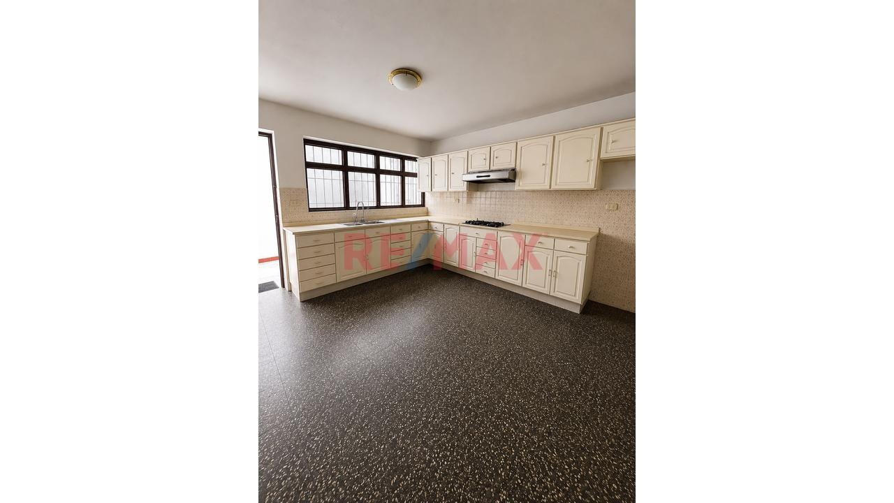 🏡 Exclusiva Casa En Venta Frente A Parque – Urb. Las Quintanas | Trujillo - 6