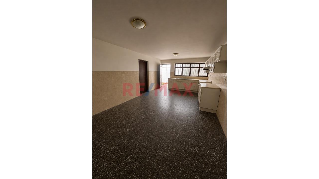 🏡 Exclusiva Casa En Venta Frente A Parque – Urb. Las Quintanas | Trujillo - 5