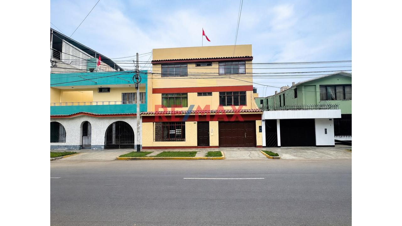 🏡 Exclusiva Casa En Venta Frente A Parque – Urb. Las Quintanas | Trujillo - 1