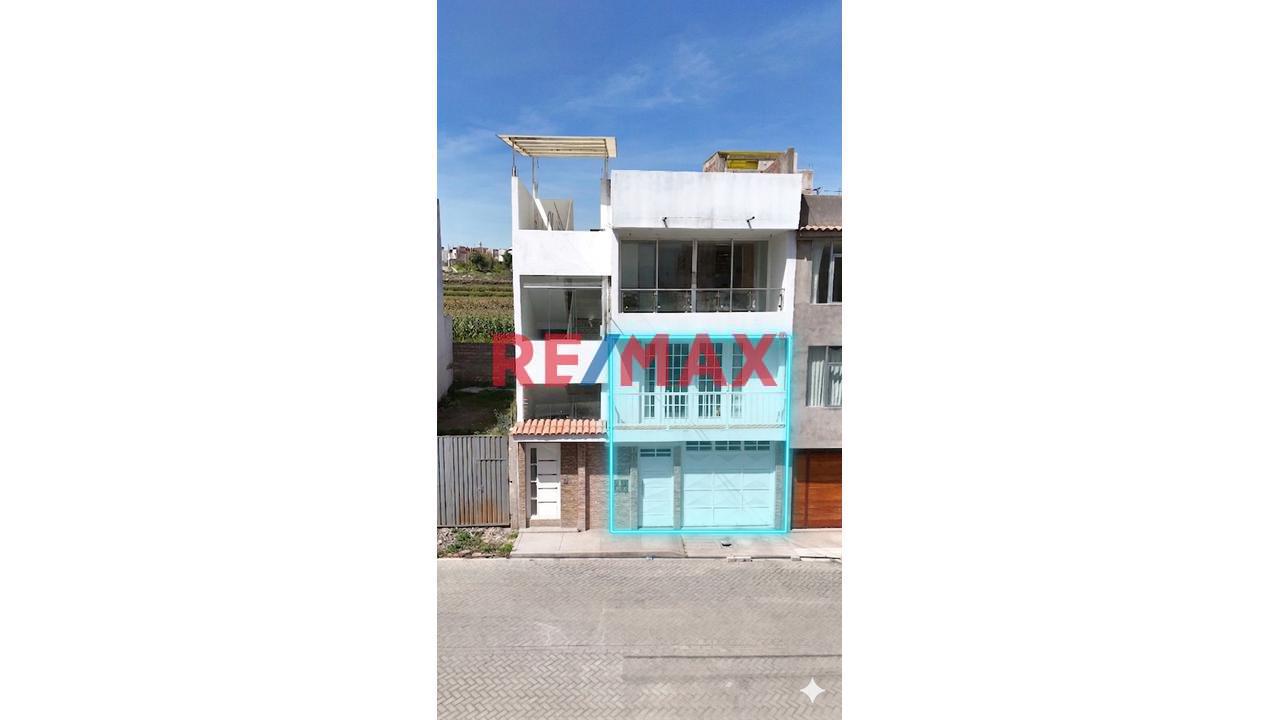 Casa Dúplex En Venta En Jose Luis Bustamante Y Rivero