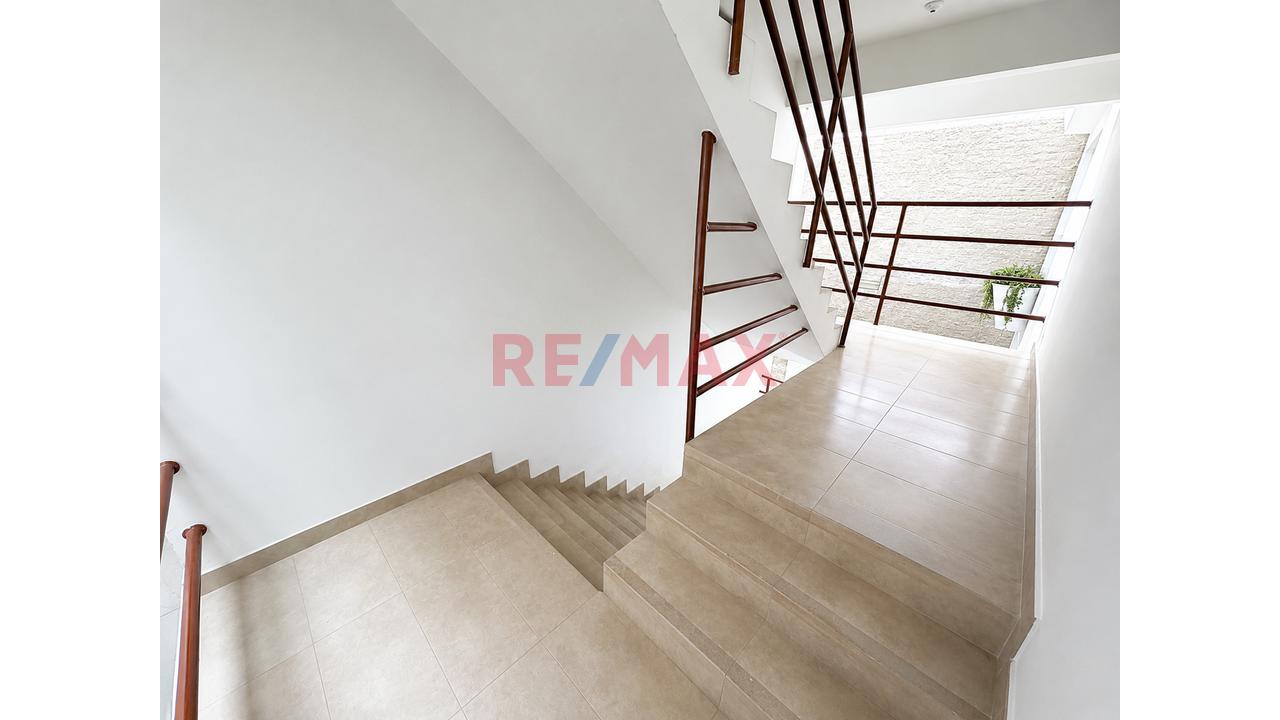 ¡Gran Oportunidad! Departamento Duplex En Urb Alpamayo - Limite Con La Molina - 4