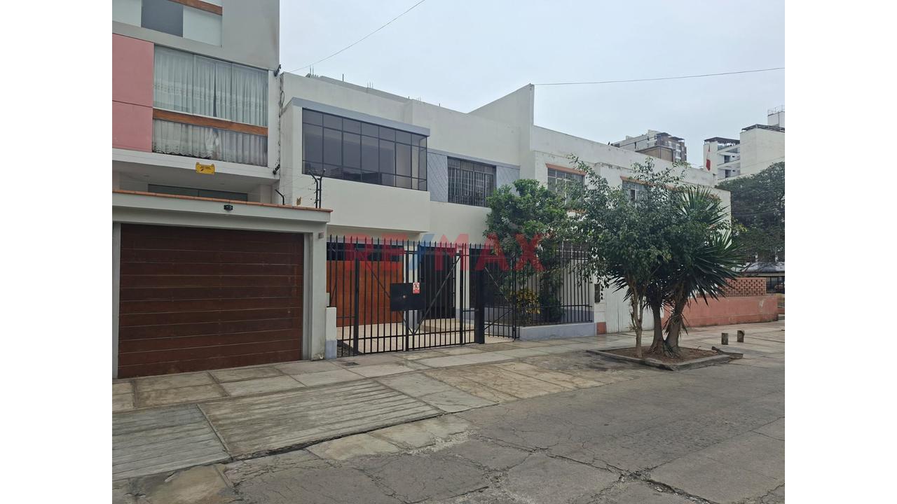 Se Alquila Casa Totalmente Remodelada En Pueblo Libre 4 Dormitorios, 4.5 Baños Y Cochera - 2