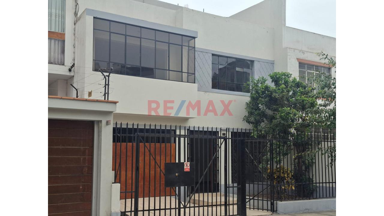 Se Alquila Casa Totalmente Remodelada En Pueblo Libre 4 Dormitorios, 4.5 Baños Y Cochera - 1