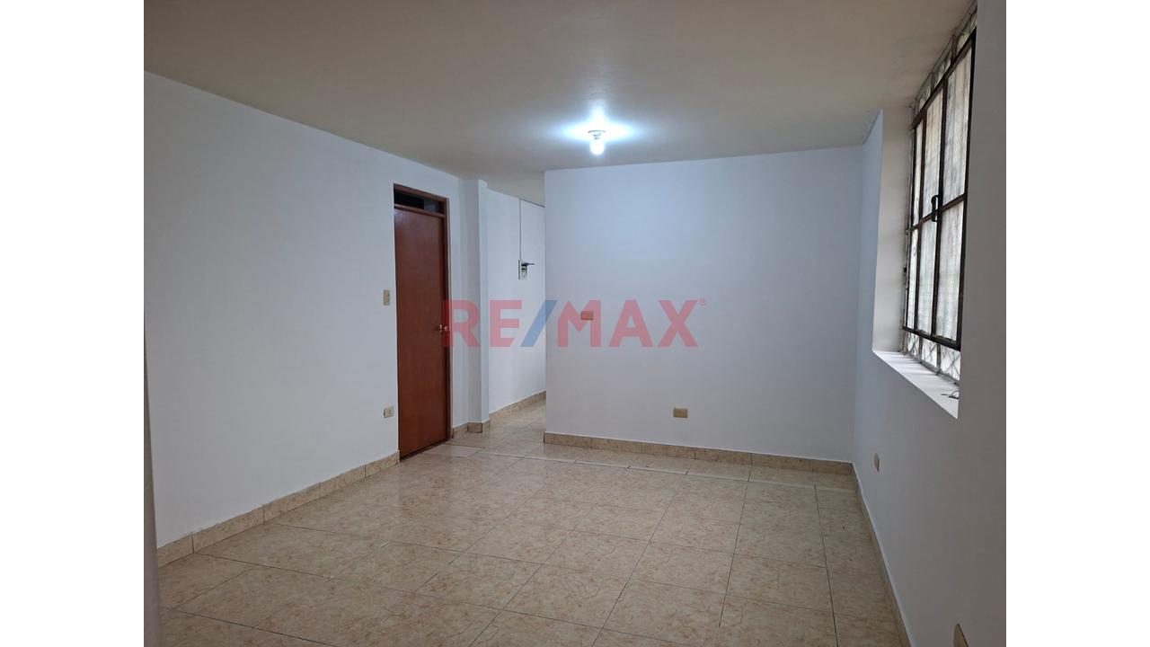 Se Alquila Departamento En Los Olivos 1Er Piso Puerta Calle Frente Parque — foto 14
