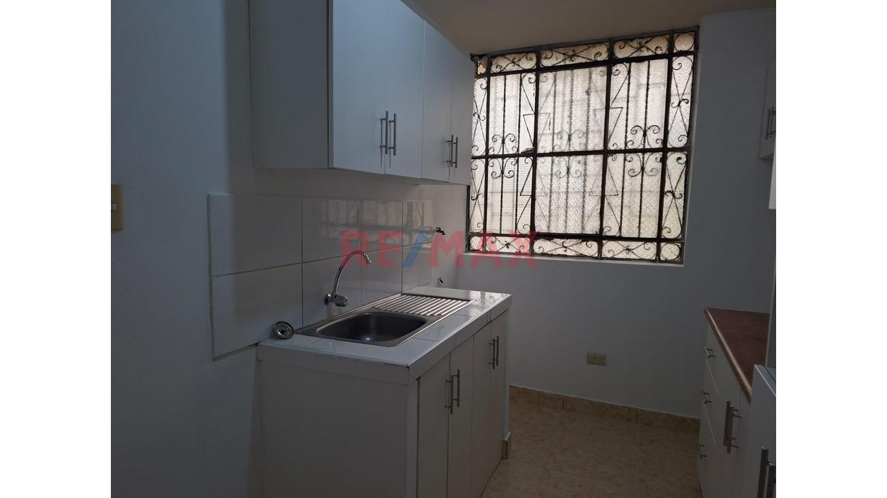 Se Alquila Departamento En Los Olivos 1Er Piso Puerta Calle Frente Parque — foto 12