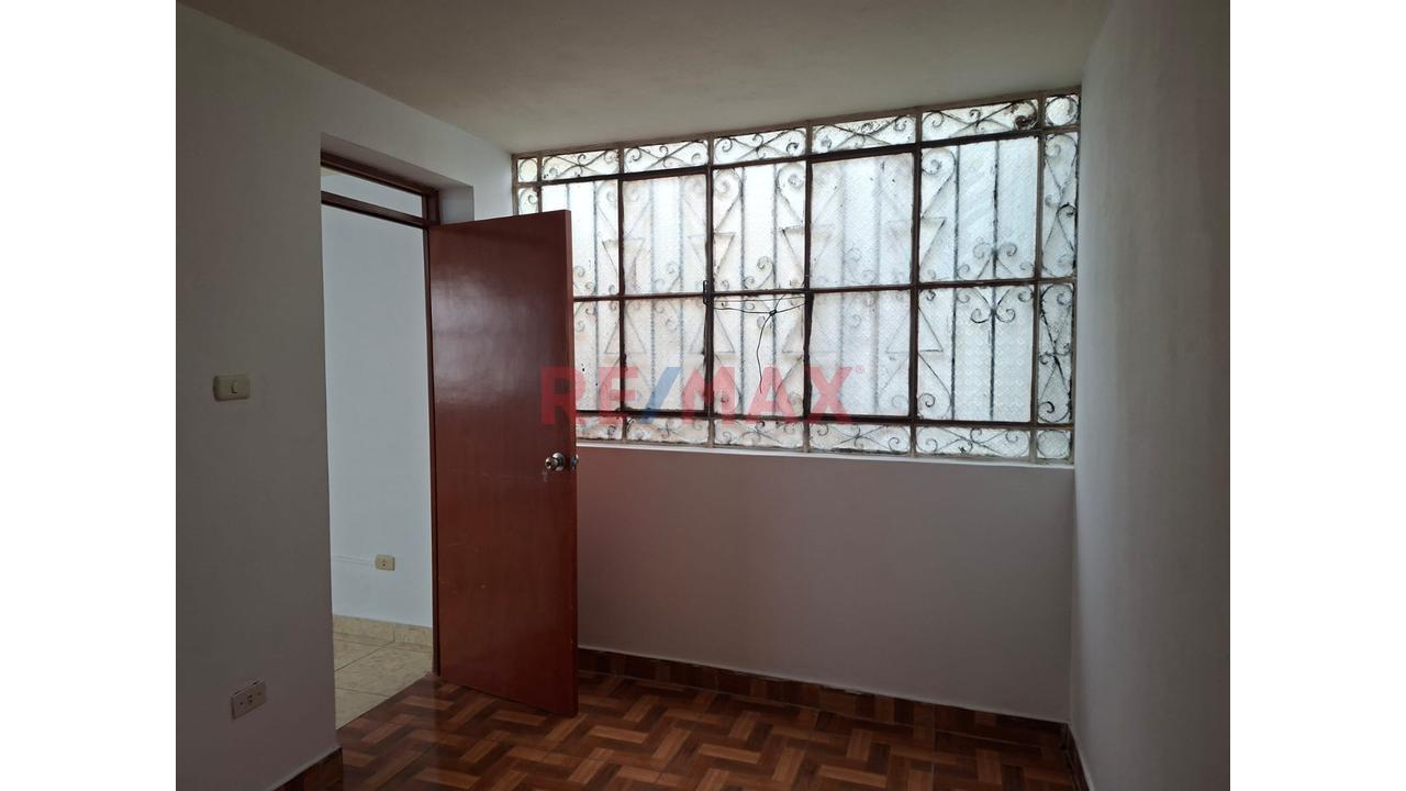 Se Alquila Departamento En Los Olivos 1Er Piso Puerta Calle Frente Parque — foto 10