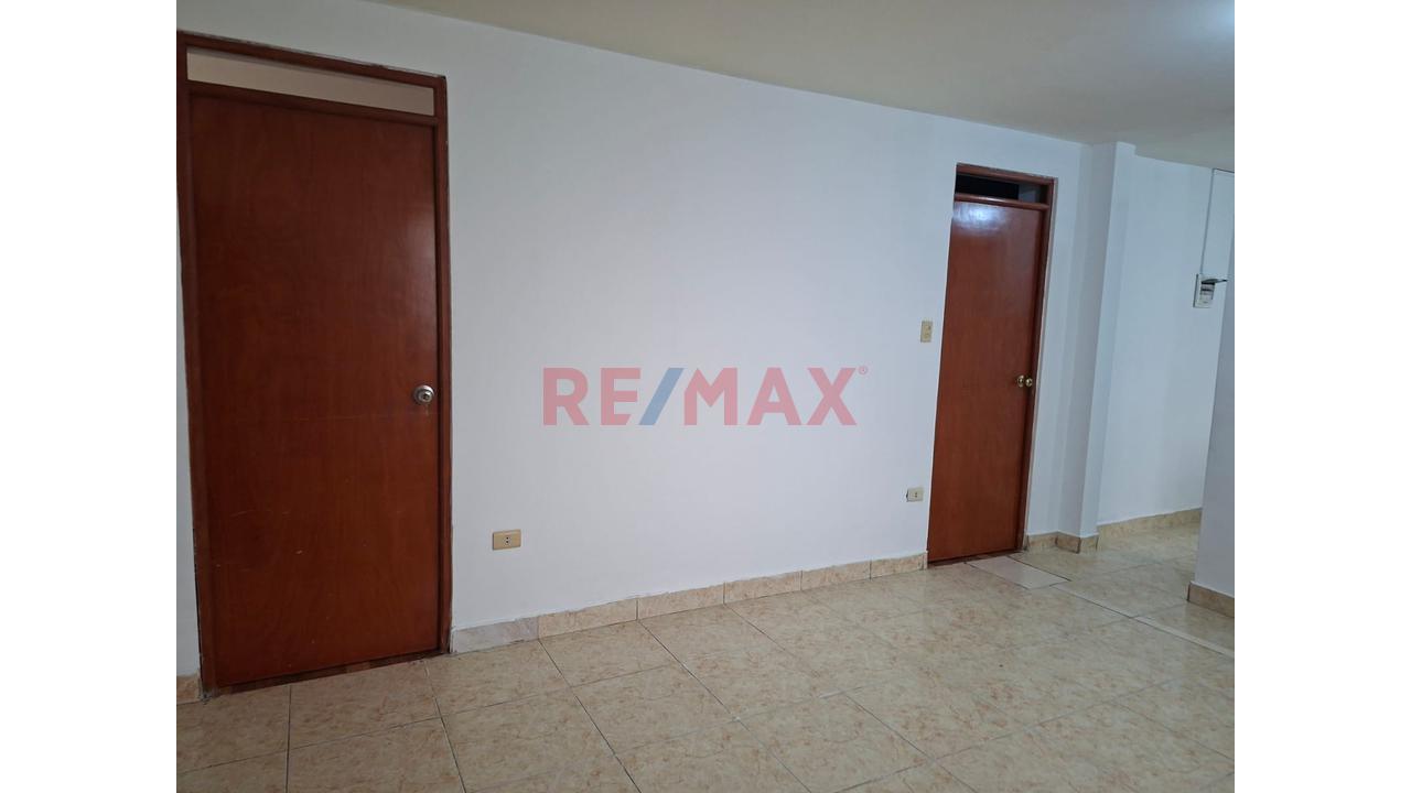 Se Alquila Departamento En Los Olivos 1Er Piso Puerta Calle Frente Parque — foto 7
