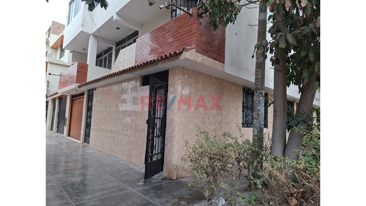Se Alquila Departamento En Los Olivos 1Er Piso Puerta Calle Frente Parque — foto 3