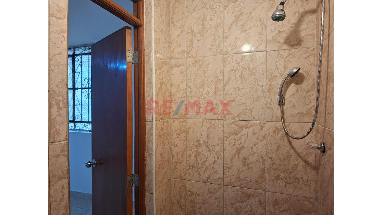 Se Alquila Departamento En Los Olivos 1Er Piso Puerta Calle Frente Parque — foto 9