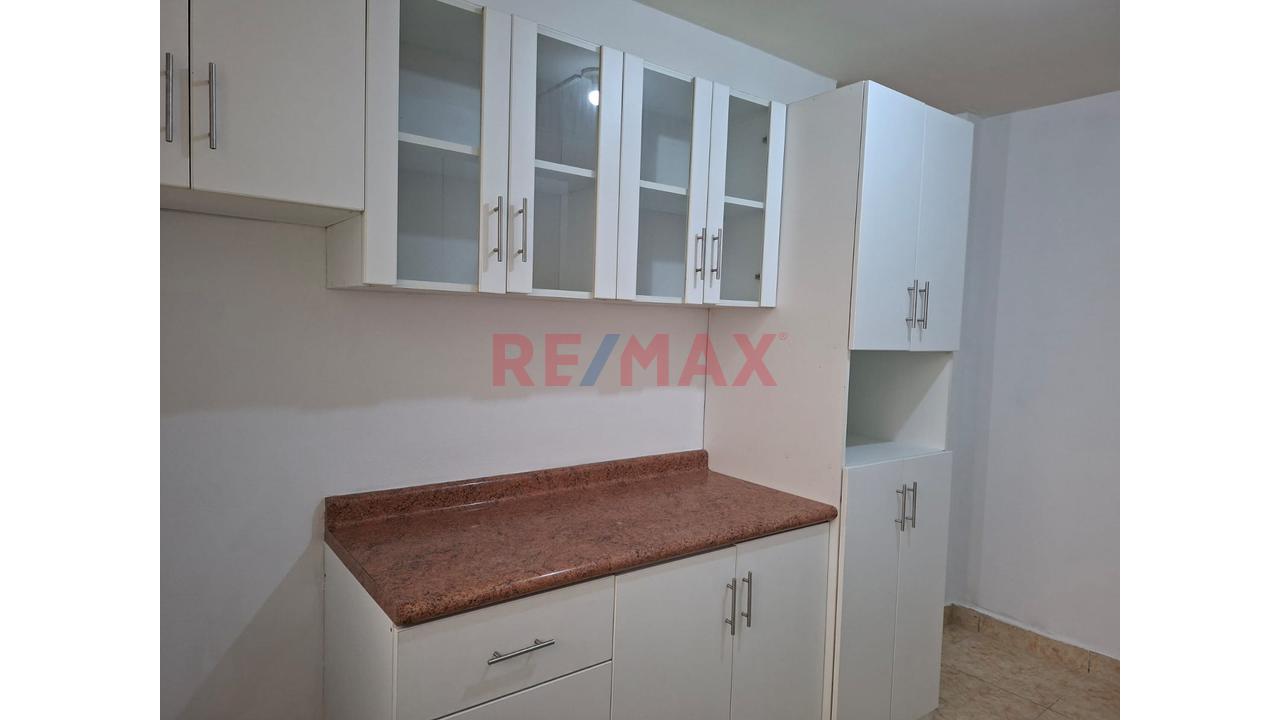 Se Alquila Departamento En Los Olivos 1Er Piso Puerta Calle Frente Parque — foto 13