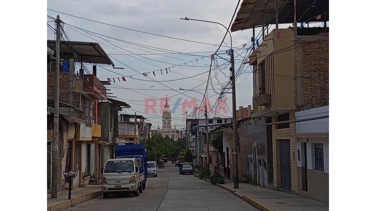 🚀Gran Oportunidad🚀 🏚Vive O Invierte En El Corazón De Sullana📌📍 A Dos Cuadras De La Plaza De Armas A Tan Solo💰 $45960🧨 - 12