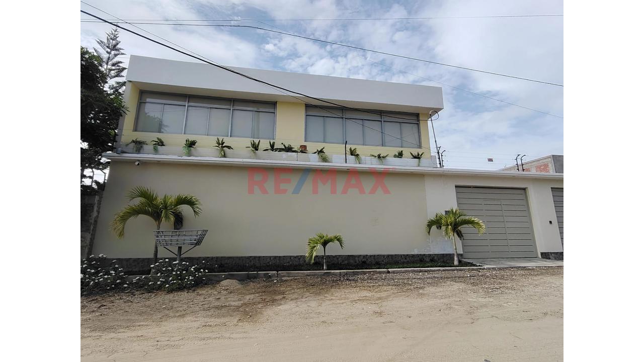 Espectacular Casa En Loma Linda Con 3 Departamentos Independientes A Precio De Ocasion - 12
