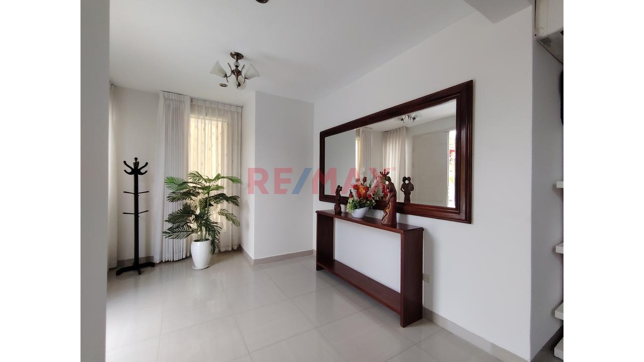 Espectacular Casa En Loma Linda Con 3 Departamentos Independientes A Precio De Ocasion - 4