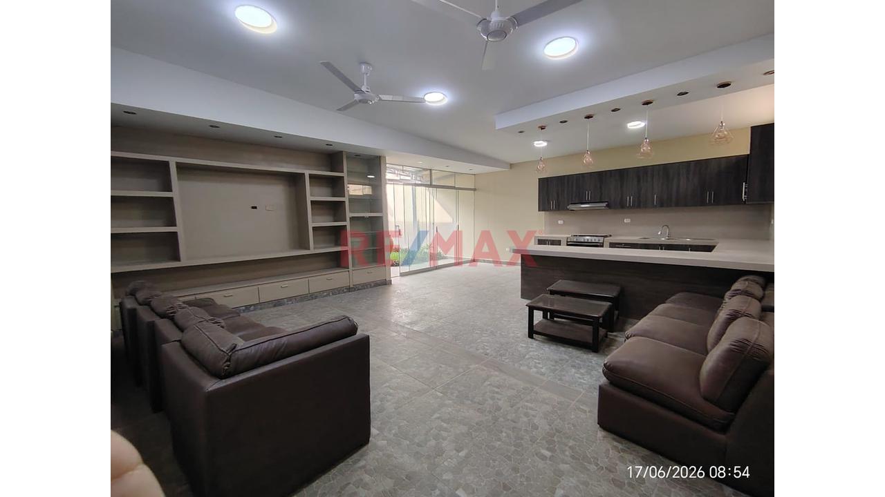 Espectacular Casa En Loma Linda Con 3 Departamentos Independientes A Precio De Ocasion - 16