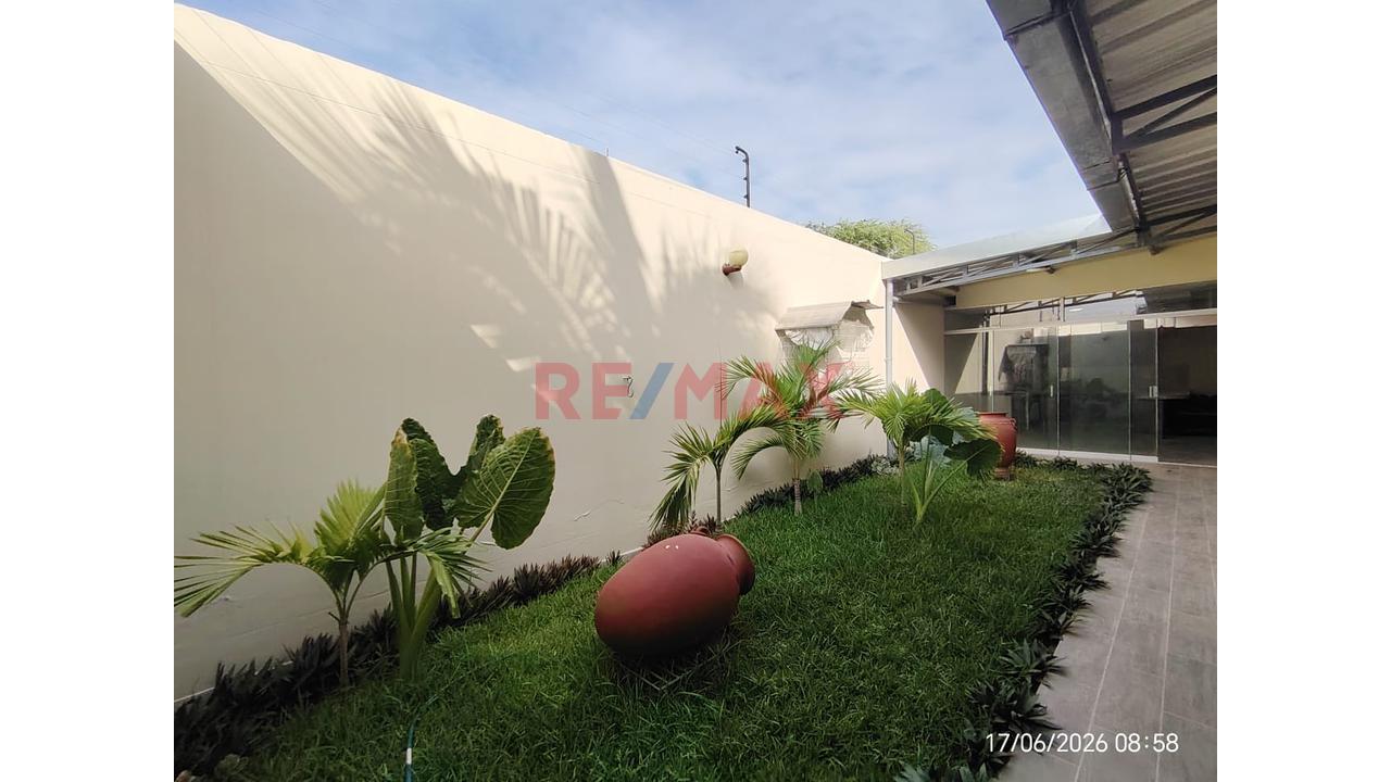 Espectacular Casa En Loma Linda Con 3 Departamentos Independientes A Precio De Ocasion - 17
