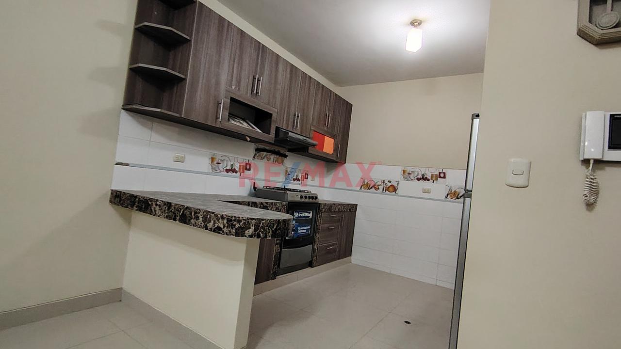 Espectacular Casa En Loma Linda Con 3 Departamentos Independientes A Precio De Ocasion - 13