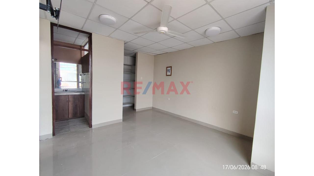 Espectacular Casa En Loma Linda Con 3 Departamentos Independientes A Precio De Ocasion - 15