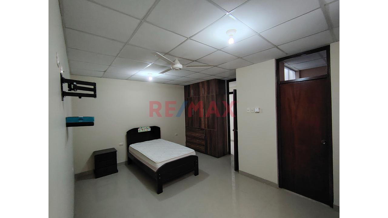 Espectacular Casa En Loma Linda Con 3 Departamentos Independientes A Precio De Ocasion - 14