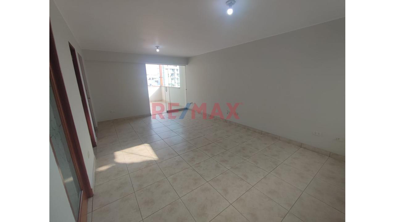 Alquilo Departamento 90.50 M² Con Terraza Y Vista A Parque: Límite De Ate Y La Molina