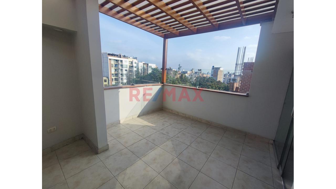 Alquilo Departamento 90.50 M² Con Terraza Y Vista A Parque: Límite De Ate Y La Molina — foto 3