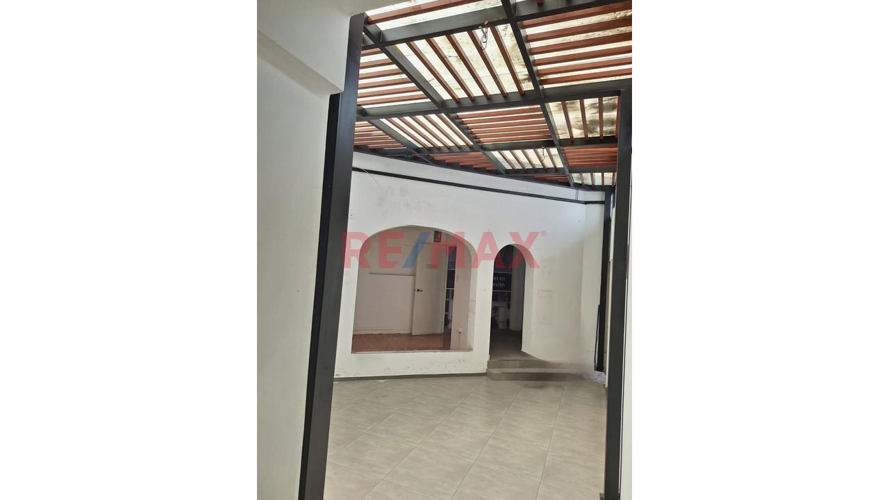 Alquiler Local Comercial/Oficina En San Isidro - A Pasos Del Centro Financiero 369M2 - 10
