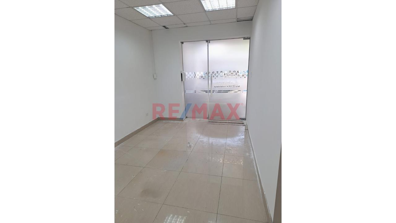 Alquiler Local Comercial/Oficina En San Isidro - A Pasos Del Centro Financiero 369M2 - 3