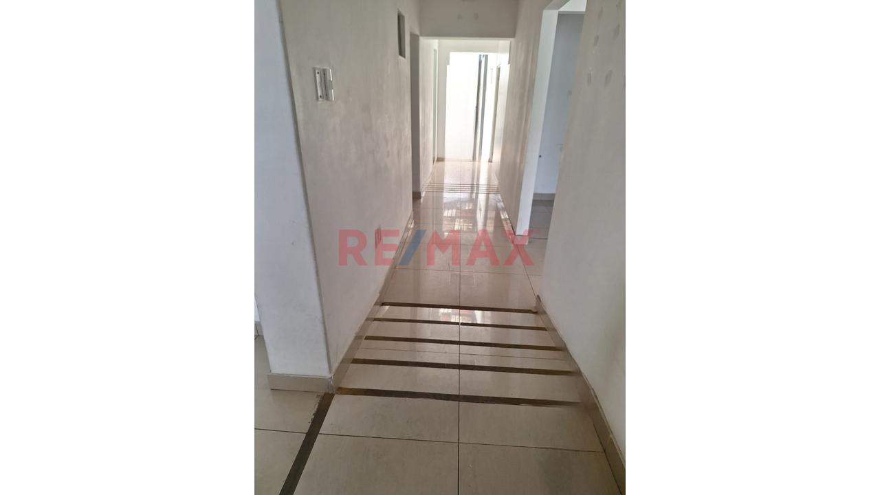 Alquiler Local Comercial/Oficina En San Isidro - A Pasos Del Centro Financiero 369M2 - 7