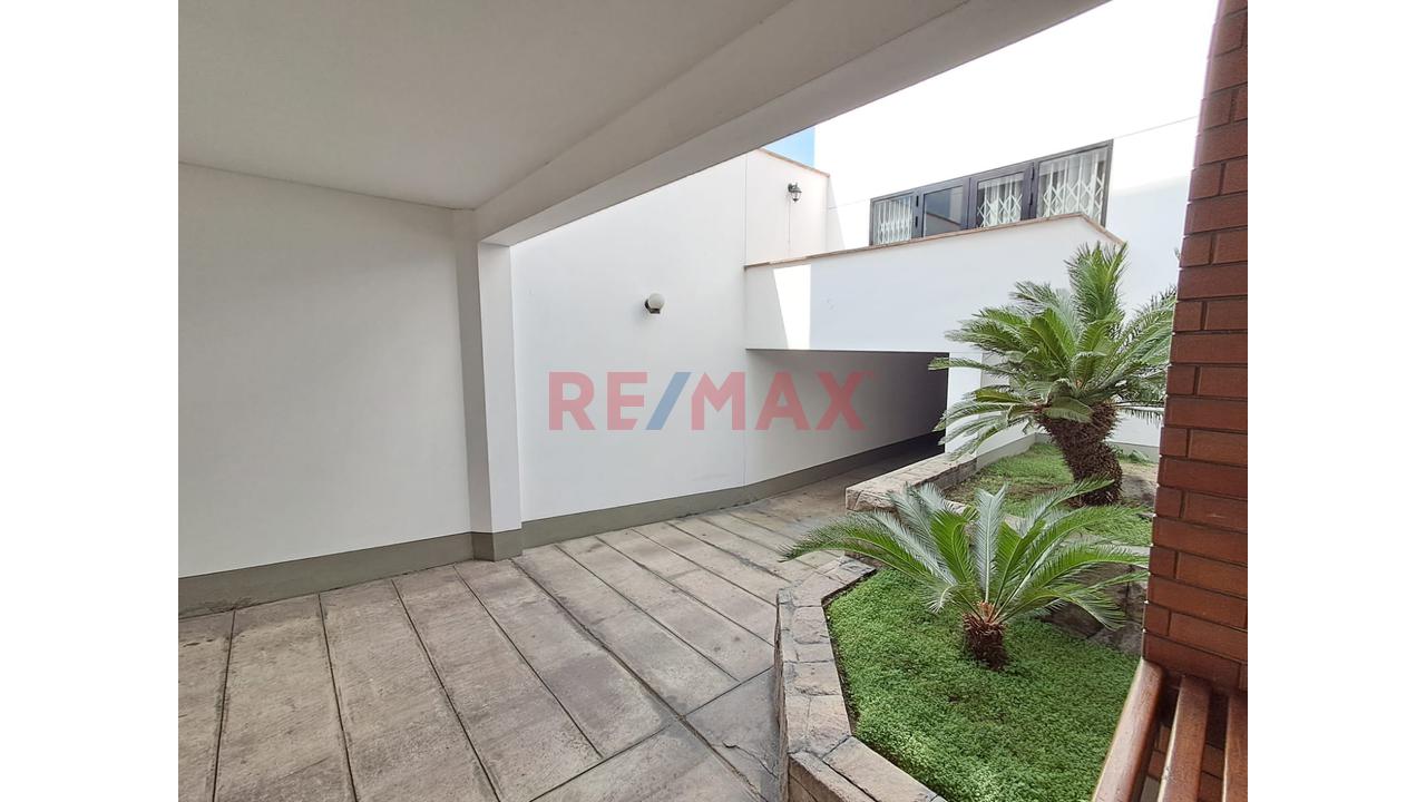 Se Alquila! Departamento 2 Hab + Cochera En 2Do Piso - A 5 Min Del Jockey Plaza Y Univ. De Lima — foto 12