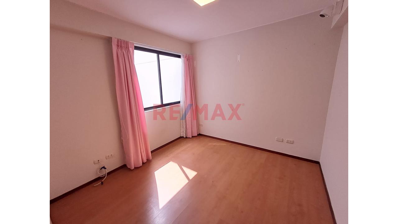 Se Alquila! Departamento 2 Hab + Cochera En 2Do Piso - A 5 Min Del Jockey Plaza Y Univ. De Lima — foto 7