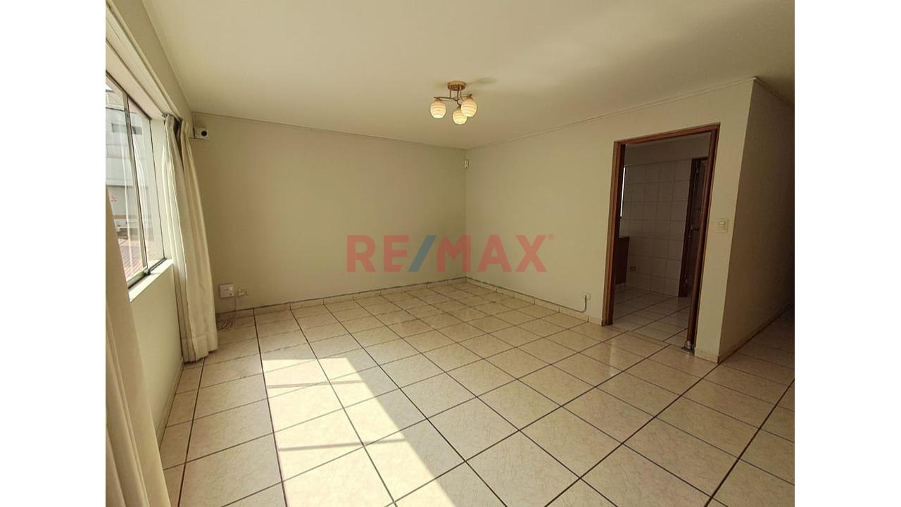 Se Alquila! Departamento 2 Hab + Cochera En 2Do Piso - A 5 Min Del Jockey Plaza Y Univ. De Lima — foto 3