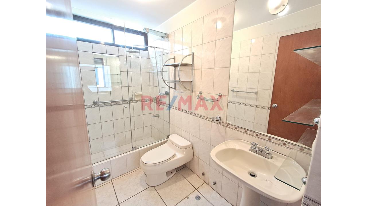 Se Alquila! Departamento 2 Hab + Cochera En 2Do Piso - A 5 Min Del Jockey Plaza Y Univ. De Lima — foto 9
