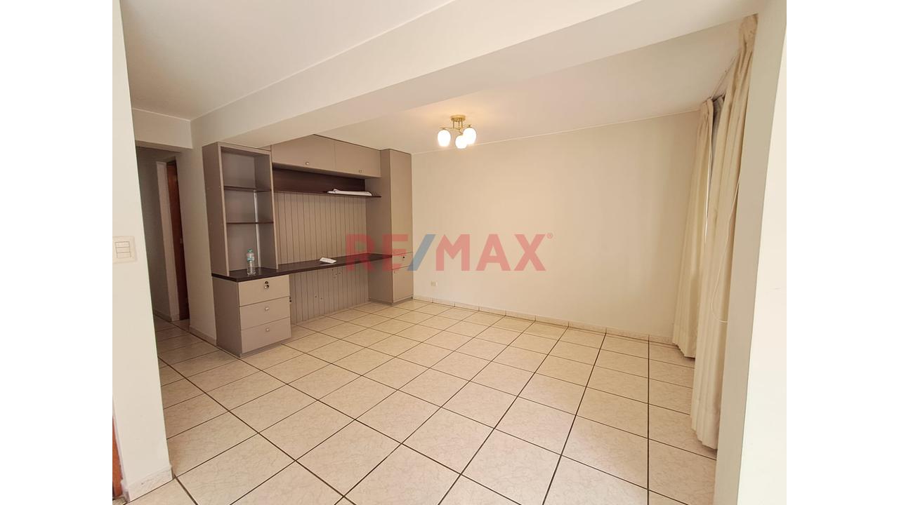 Se Alquila! Departamento 2 Hab + Cochera En 2Do Piso - A 5 Min Del Jockey Plaza Y Univ. De Lima — foto 4