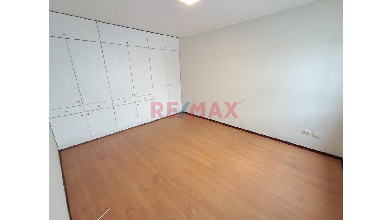 Se Alquila! Departamento 2 Hab + Cochera En 2Do Piso - A 5 Min Del Jockey Plaza Y Univ. De Lima — foto 10