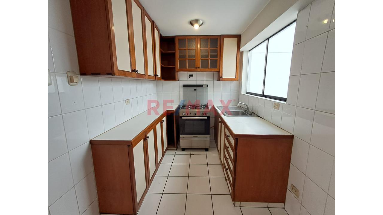 Se Alquila! Departamento 2 Hab + Cochera En 2Do Piso - A 5 Min Del Jockey Plaza Y Univ. De Lima — foto 5