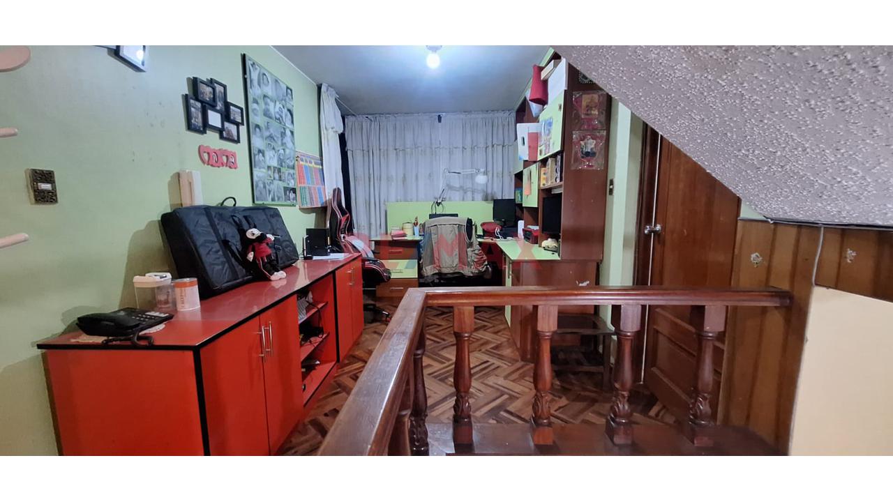 Exclusiva Casa Urbana De 3 Pisos De 276 M² En Urb. Las Orquídeas - Arequipa - 18