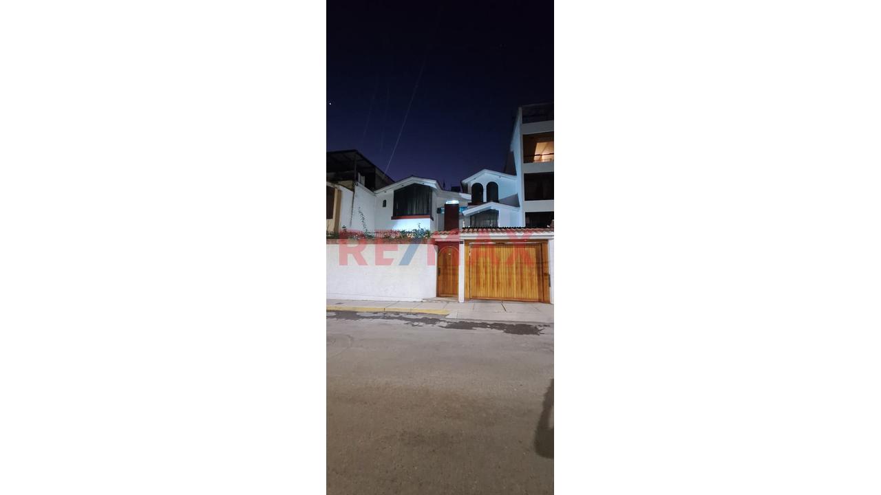 Exclusiva Casa Urbana De 3 Pisos De 276 M² En Urb. Las Orquídeas - Arequipa — foto 2