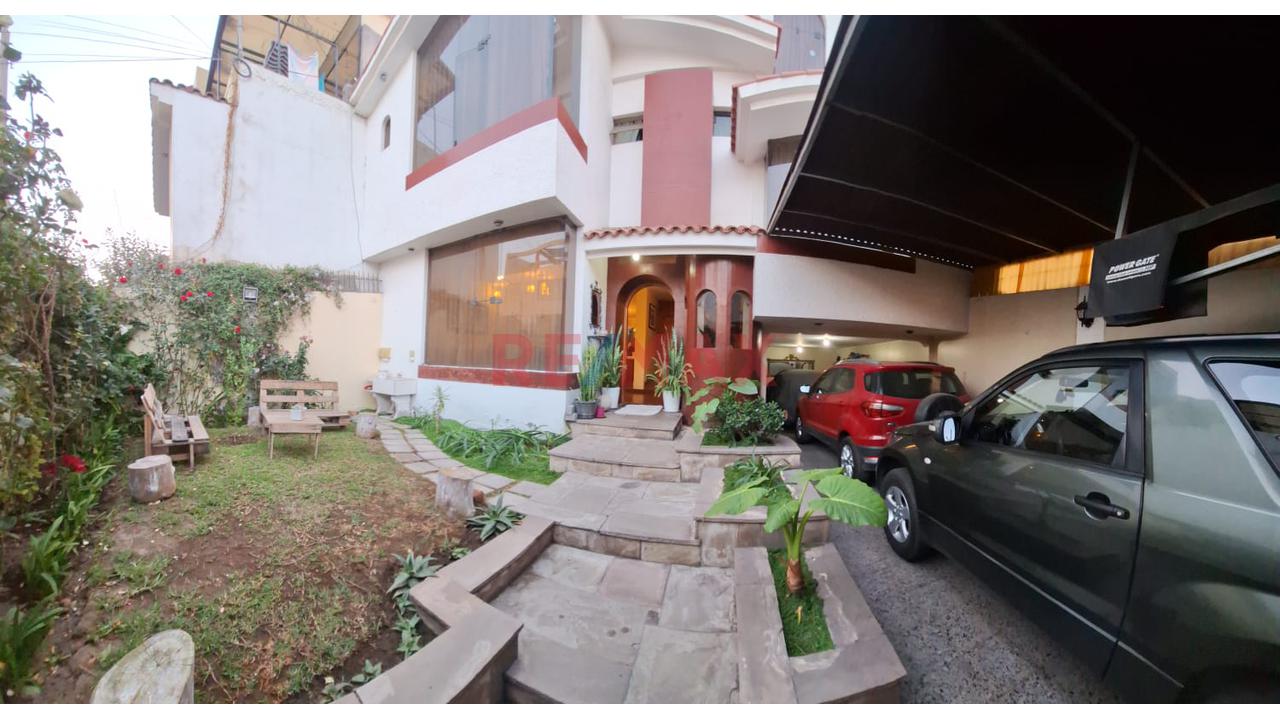 Exclusiva Casa Urbana De 3 Pisos De 276 M² En Urb. Las Orquídeas - Arequipa — foto 3