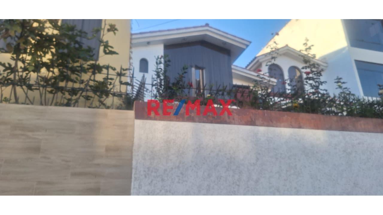 Exclusiva Casa Urbana De 3 Pisos De 276 M² En Urb. Las Orquídeas - Arequipa