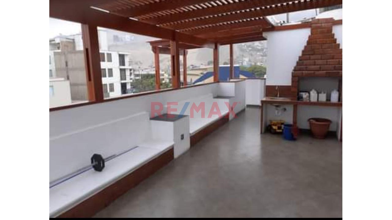 Venta De Hermosa Casa De 3 Pisos + Azotea En Santiago De Surco — foto 7