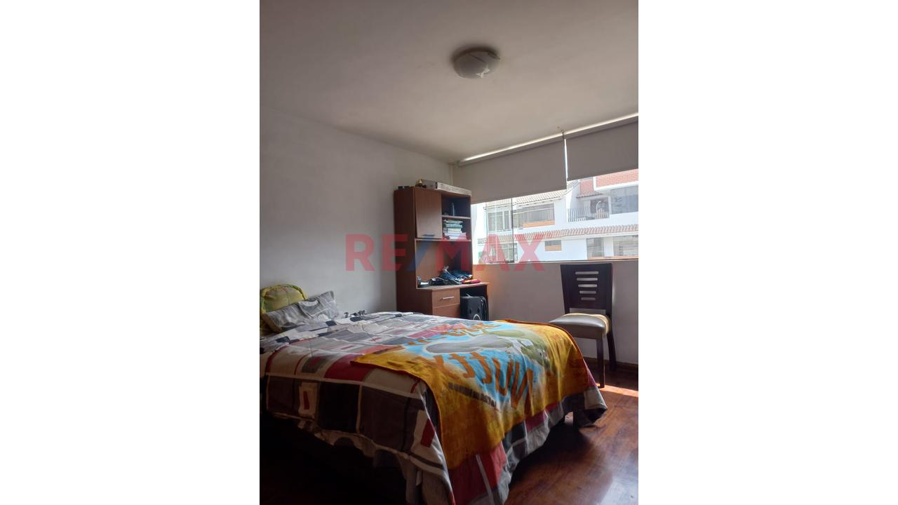 Venta De Hermosa Casa De 3 Pisos + Azotea En Santiago De Surco — foto 15
