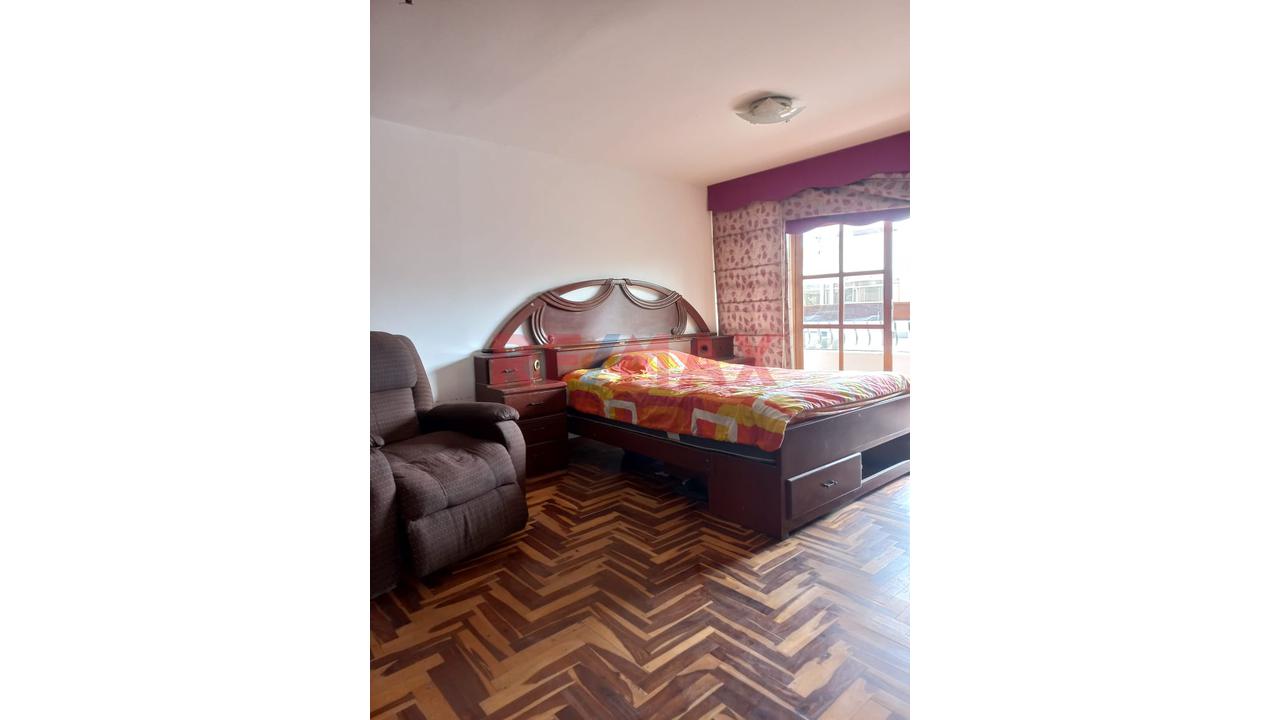 Venta De Hermosa Casa De 3 Pisos + Azotea En Santiago De Surco — foto 13