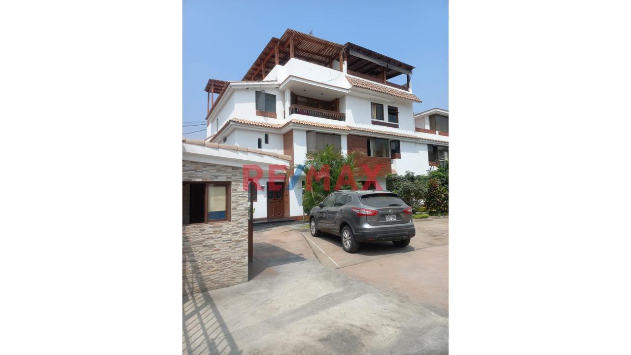 Venta De Hermosa Casa De 3 Pisos + Azotea En Santiago De Surco