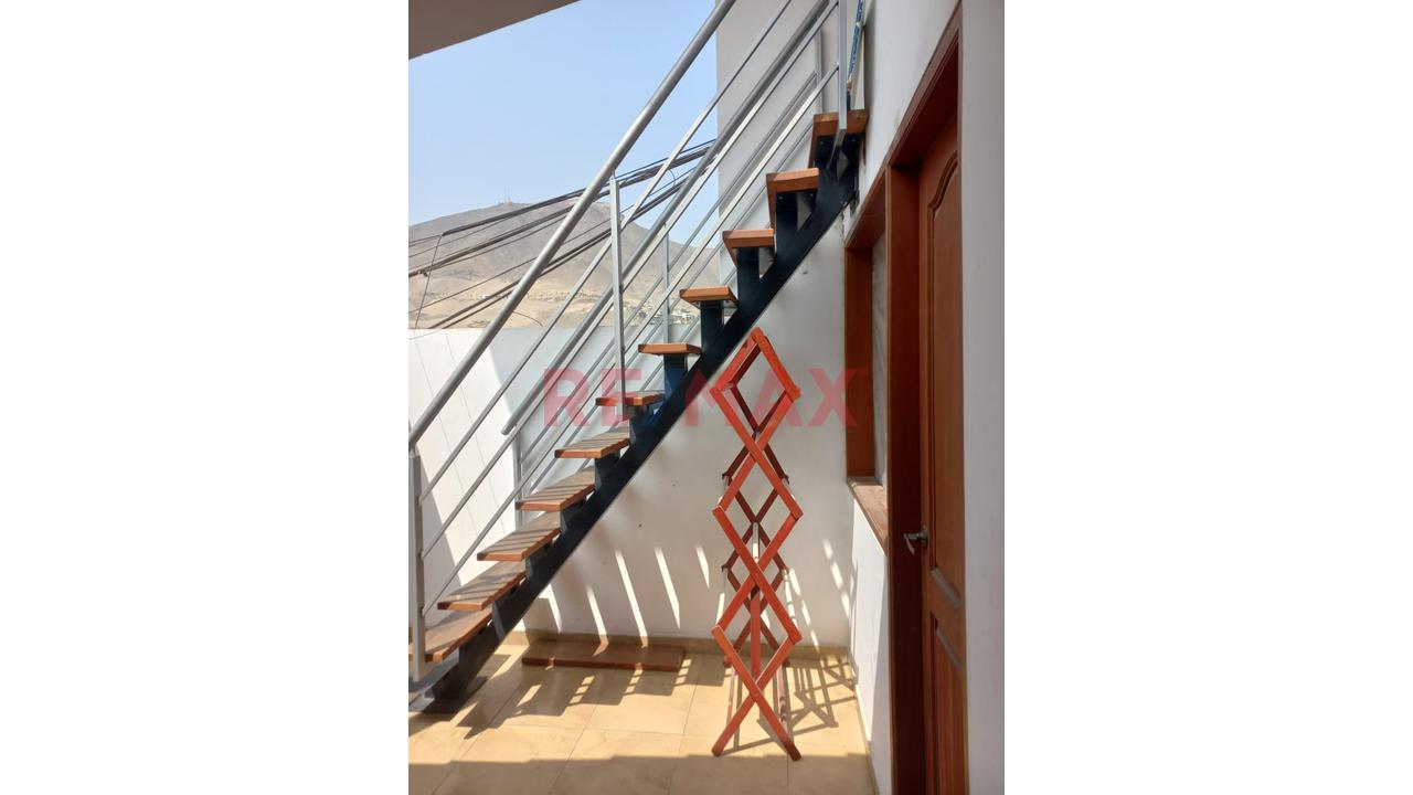 Venta De Hermosa Casa De 3 Pisos + Azotea En Santiago De Surco — foto 10