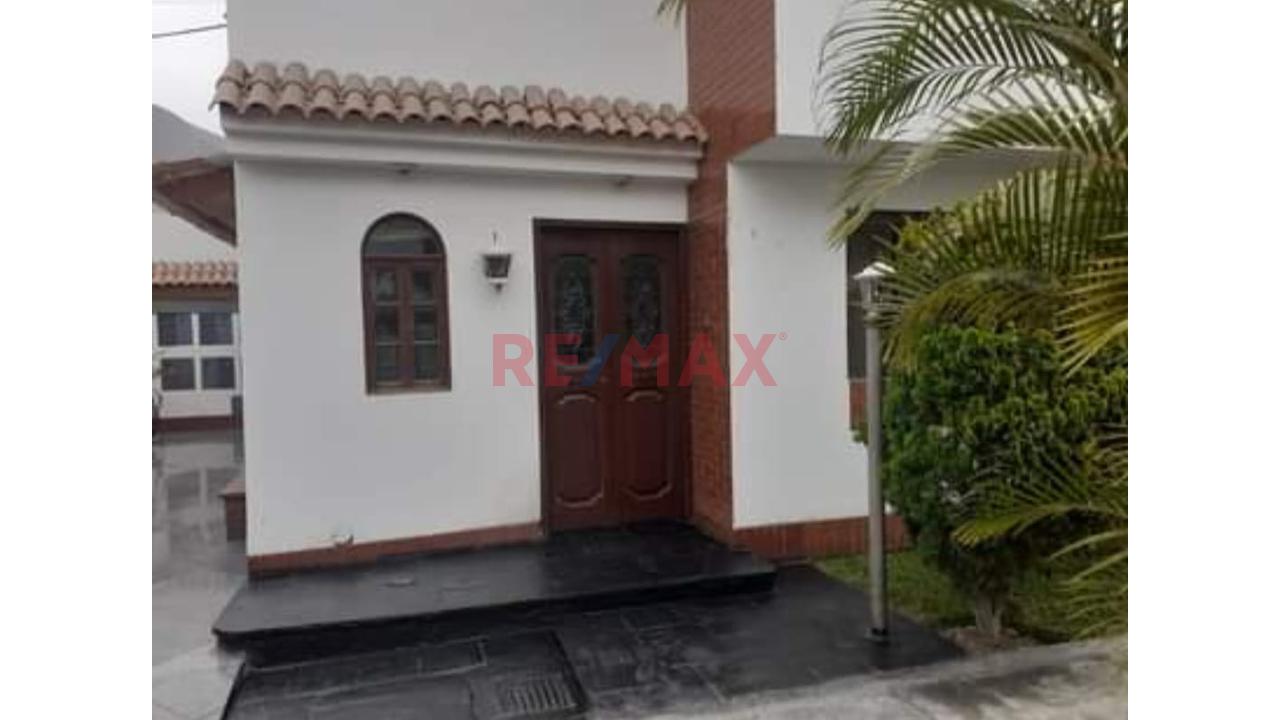 Venta De Hermosa Casa De 3 Pisos + Azotea En Santiago De Surco — foto 8