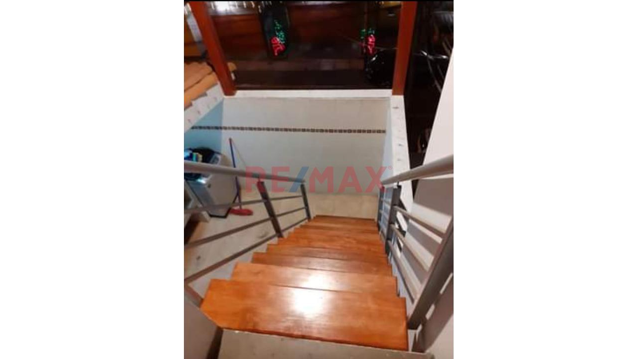 Venta De Hermosa Casa De 3 Pisos + Azotea En Santiago De Surco — foto 11