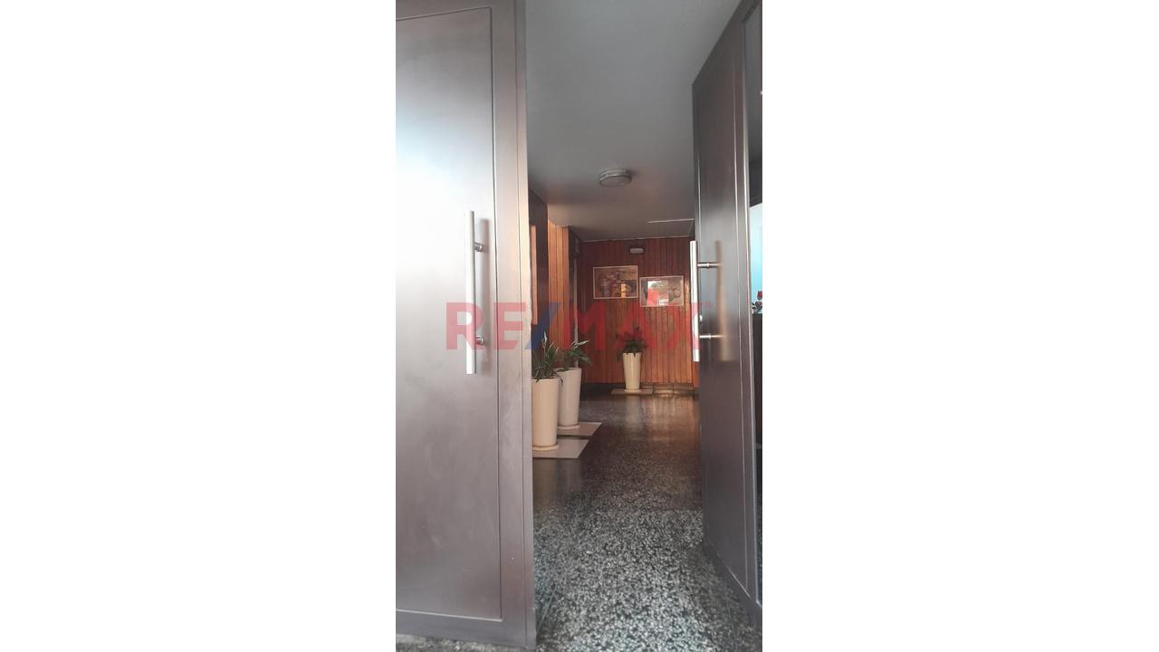 Vendo Departamento En Lince - Parque Ramón Castilla — foto 3