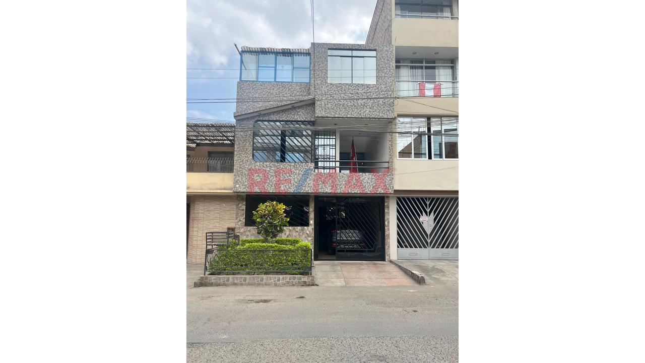 Venta Casa 3 Pisos 250 M2 San Diego Smp
