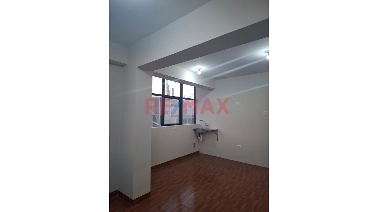 Minidepartamento En Alquiler En Cuarto Piso En Urb. La Primavera - Chiclayo — foto 2