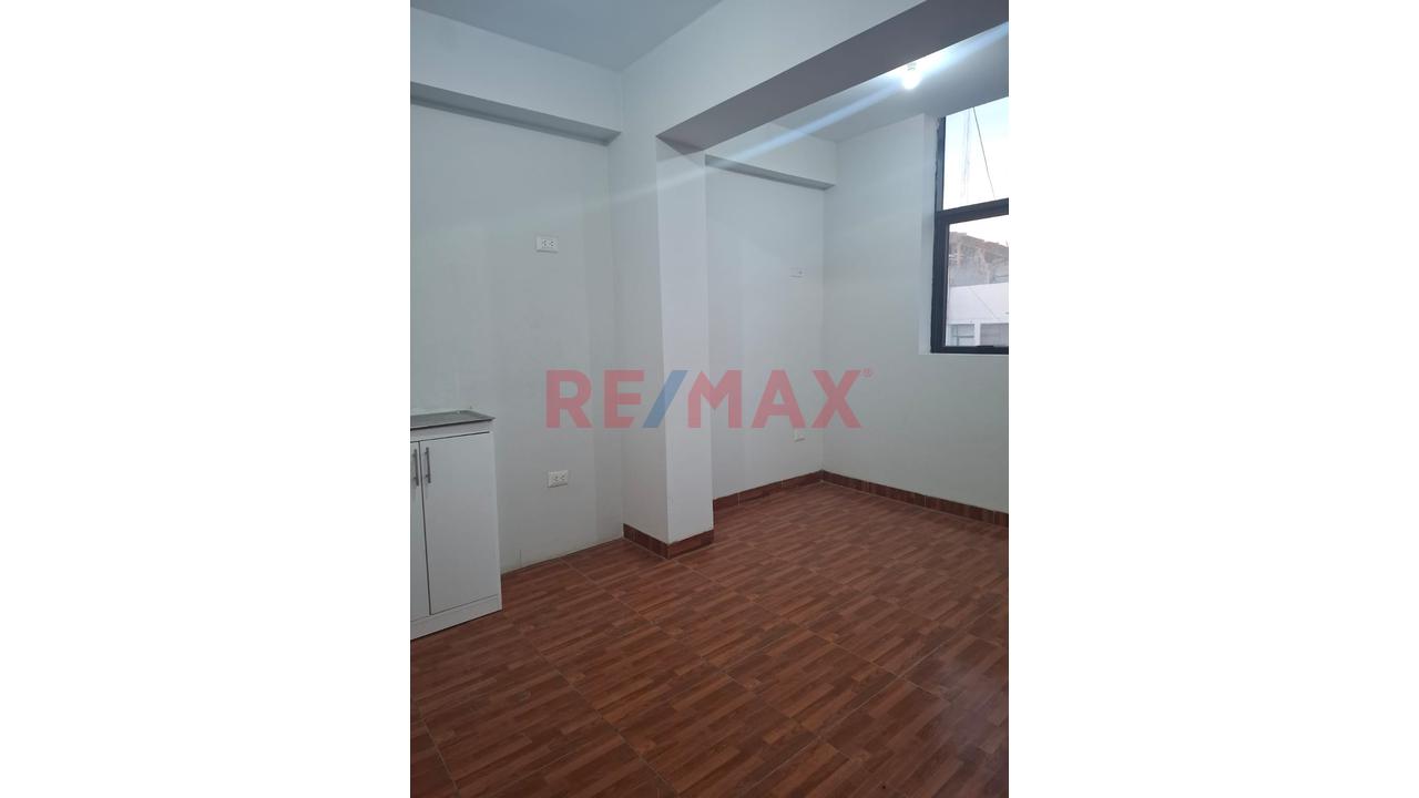 Minidepartamento En Alquiler En Cuarto Piso En Urb. La Primavera - Chiclayo — foto 3